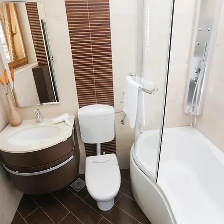 아파트 Luxury M 자톤